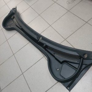 Накладка рамы ветрового окна на Лада Веста